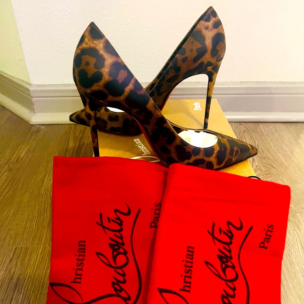 Brand new- never worn.  38.5/ 8.5 US